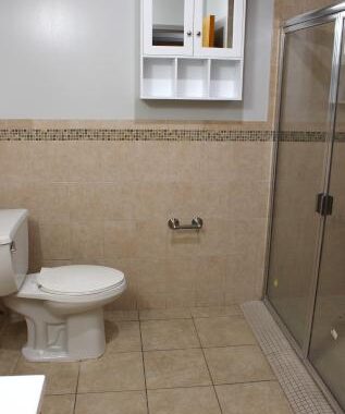 SA1561-apt2B-bathroom2