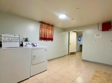 SA2074_Laundry Room1-500